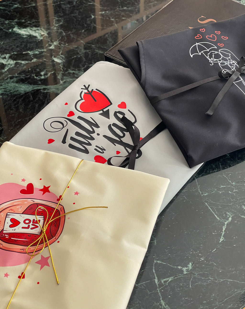 Престилка (LOVE) црна #067