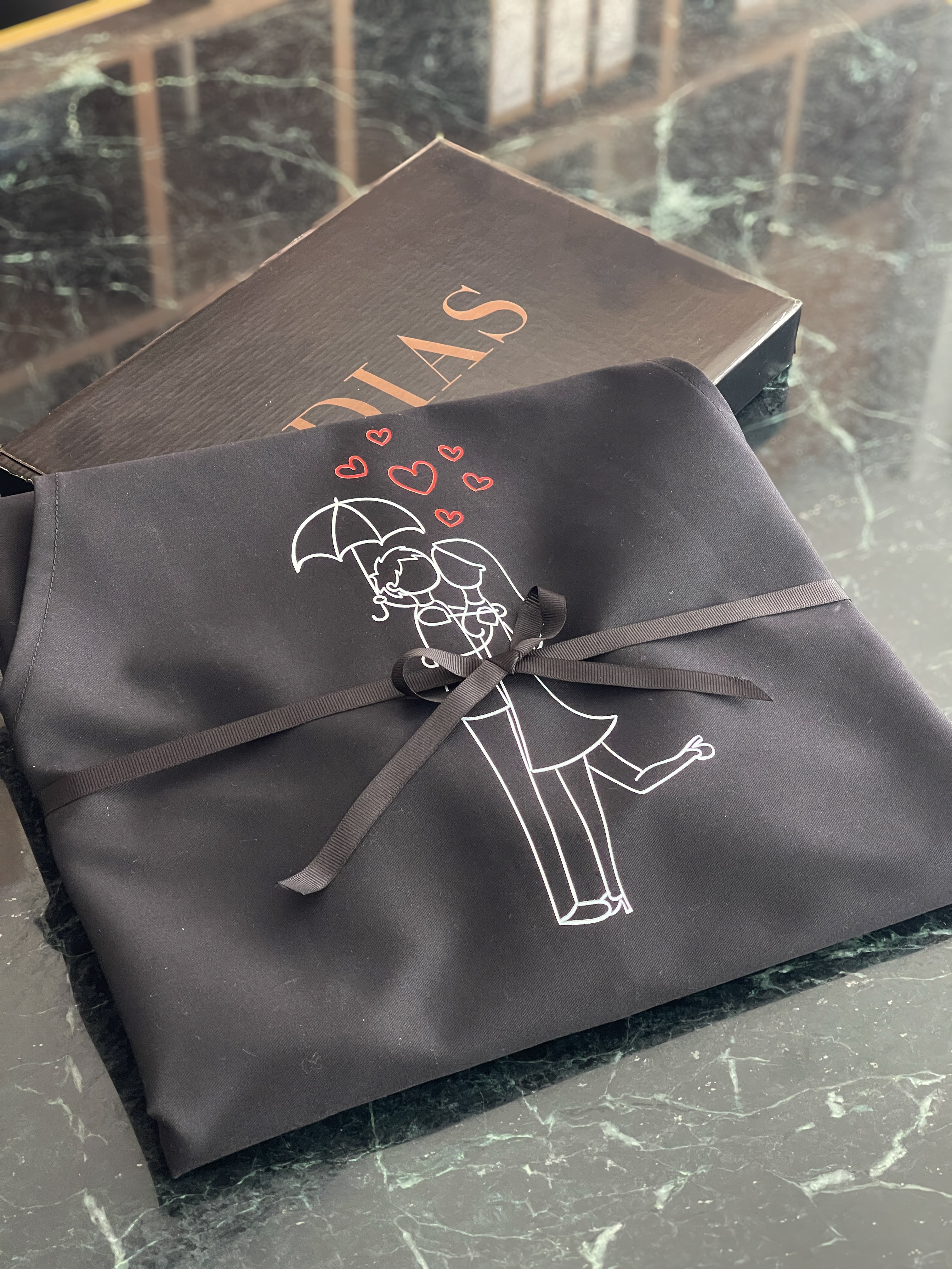 Престилка (LOVE) црна #067