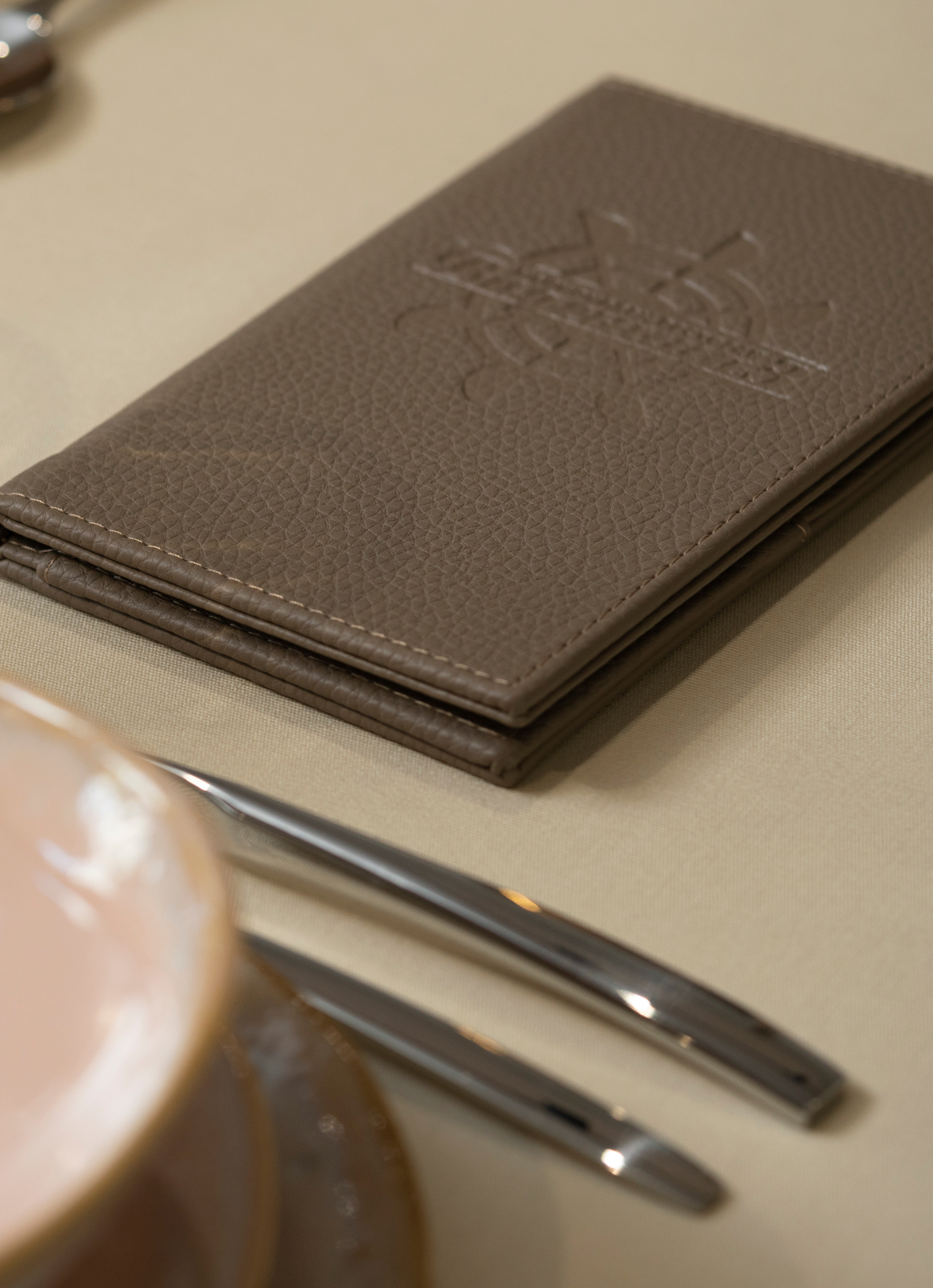 Холдер за сметки МАДРИД