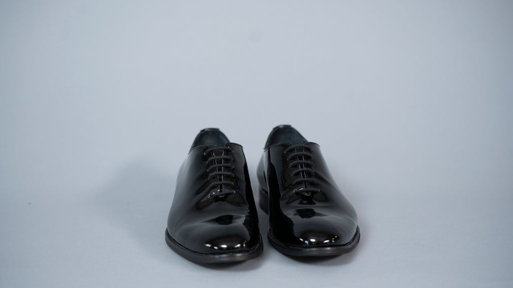 Машки чевли со висок сјај 411 Whole Cut